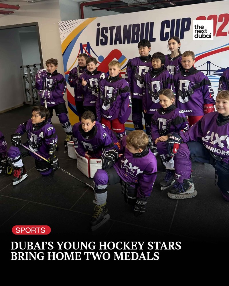 Пост The Next Dubai в Instagram: Dubai's young hockey stars bring home two medals, команда Galaxy Warriors на фоне баннера Istanbul Cup
